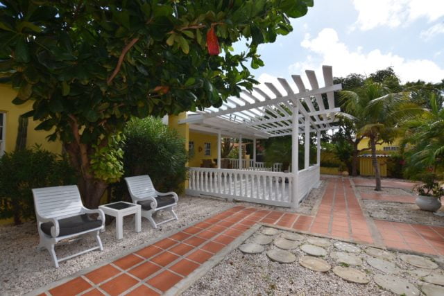 en-Mooie-tropische-Bungalow-te-Santa-Catharina-Curacao-te-Huur-67340-13