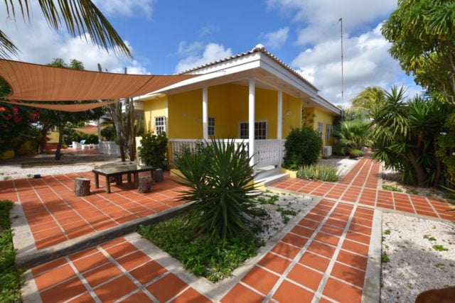 en-Mooie-tropische-Bungalow-te-Santa-Catharina-Curacao-te-Huur-67340-3