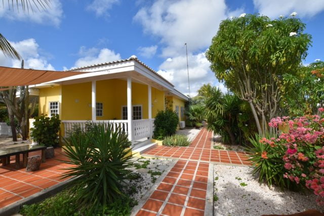 en-Mooie-tropische-Bungalow-te-Santa-Catharina-Curacao-te-Huur-67340-4