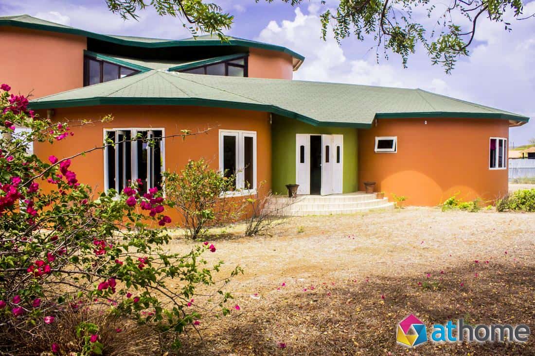 Rent M Apartment in Soto, Banda Abou (West).