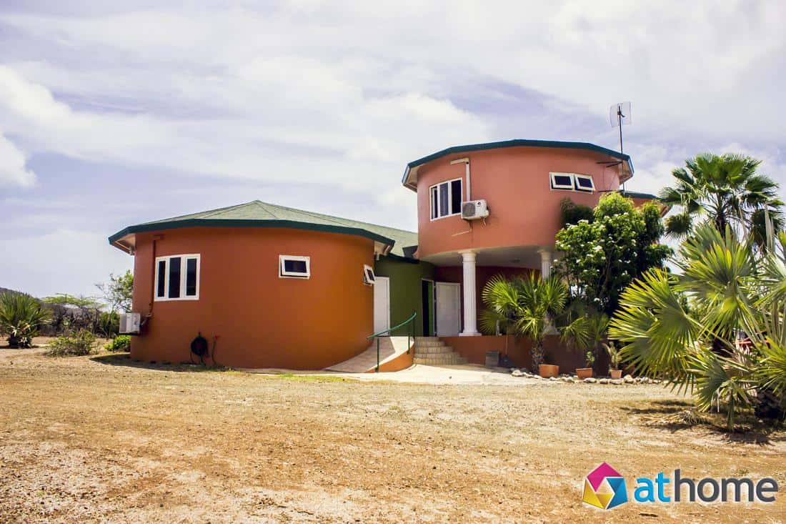 Rent M Apartment in Soto, Banda Abou (West).