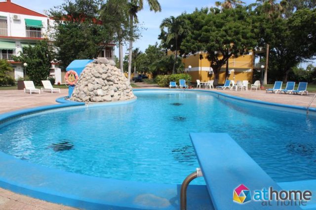 Gemeubileerd appartement op Resort met Zwembad te Huur