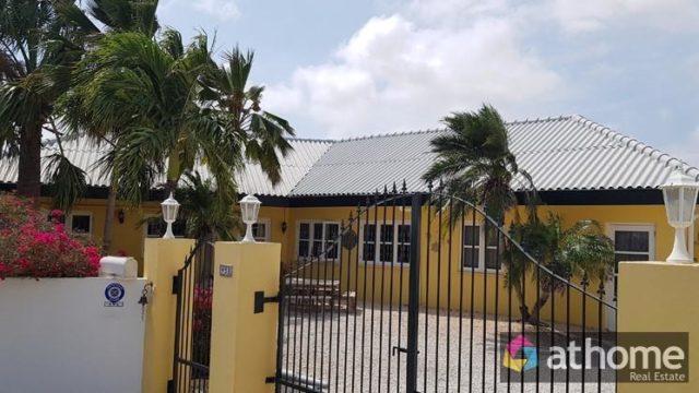 Prachtige-Villa-op-Hoekperceel-met-geweldig-Uitzicht-in-Bottelier-te-Koop-112664-nl-3