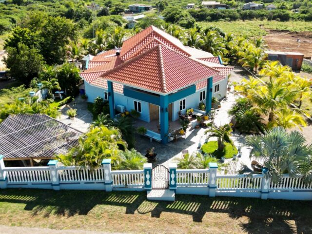 Luxe Exotische Villa met Inpandig Zwembad te Koop in Soto 1.-2048x1536