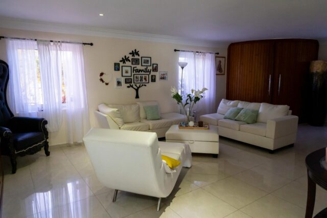 Luxe Exotische Villa met Inpandig Zwembad te Koop in Soto 10.-2048x1366