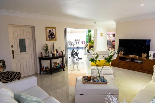 Luxe Exotische Villa met Inpandig Zwembad te Koop in Soto 11.-2048x1366