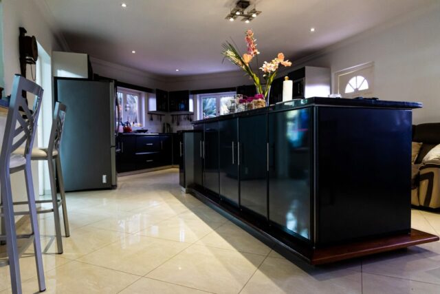 Luxe Exotische Villa met Inpandig Zwembad te Koop in Soto 15.-2048x1366