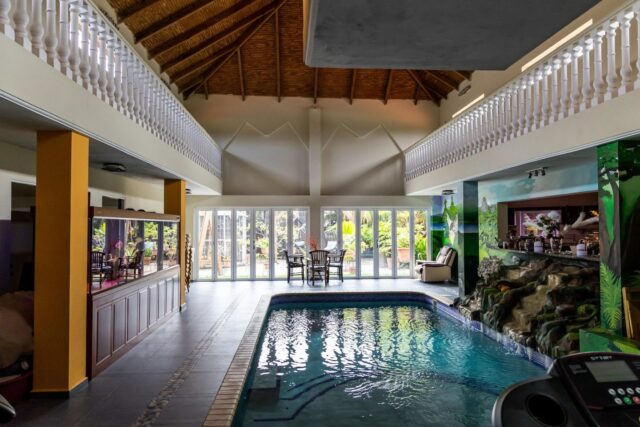 Luxe Exotische Villa met Inpandig Zwembad te Koop in Soto 23-2048x1366