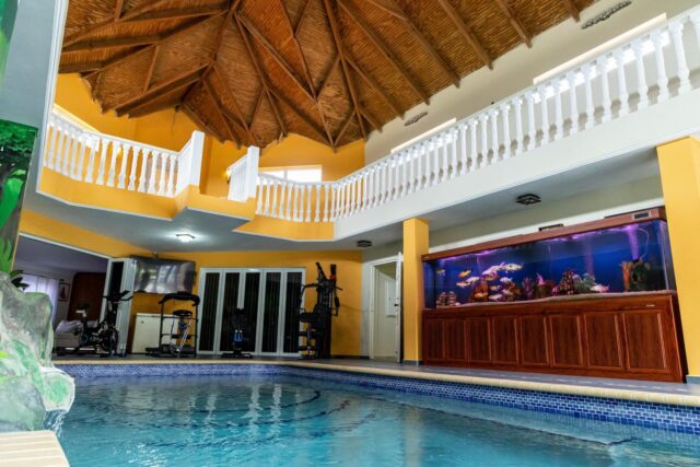 Luxe Exotische Villa met Inpandig Zwembad te Koop in Soto 24-2048x1366