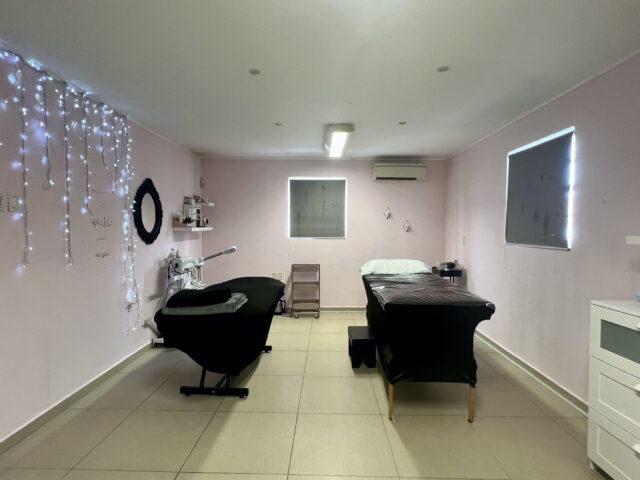 Commeriele unit te huur Caracasbaaiweg6