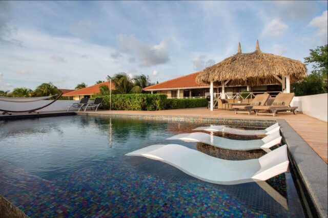 Villa met zeezicht en panoramisch zwembad