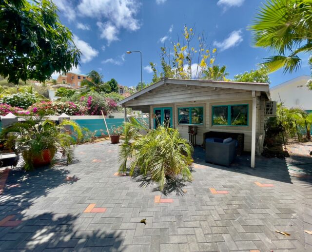 Sfeervolle villa met appartement en zwembad te huur in Bottelier-1 (1)