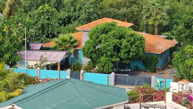 Sfeervolle villa met appartement en zwembad te huur in Bottelier-2