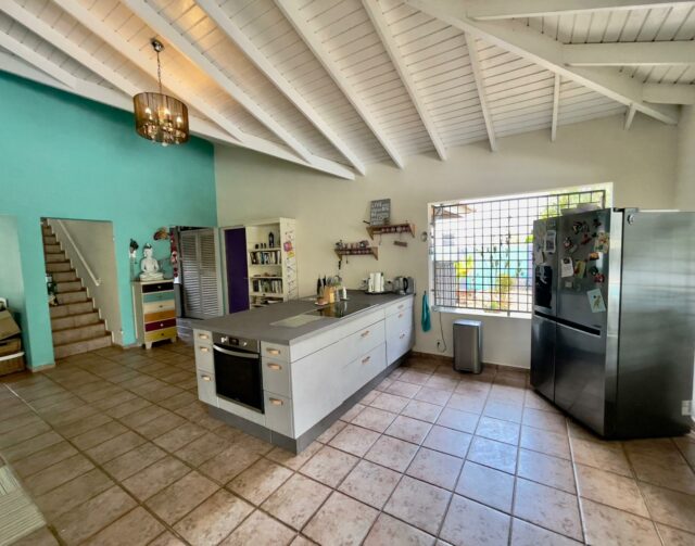 Sfeervolle villa met appartement en zwembad te huur in Bottelier-8