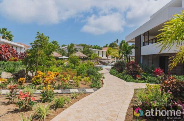 Moderne Villa LXRY Resort met shared Zwembad Jan Sofat te Koop 12