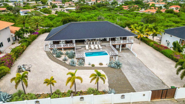 Luxe Villa met Zwembad en Appartement op Vista Royal te Koop