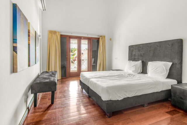 Luxe Villa met Zwembad en Appartement op Vista Royal te Koop IMG_0740