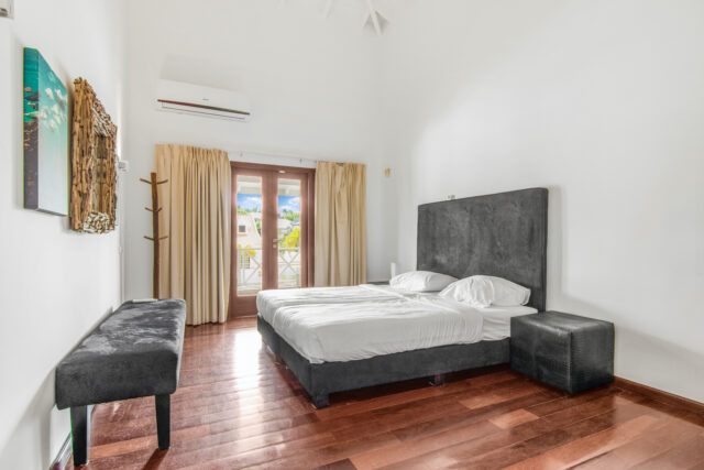 Luxe Villa met Zwembad en Appartement op Vista Royal te Koop IMG_0746