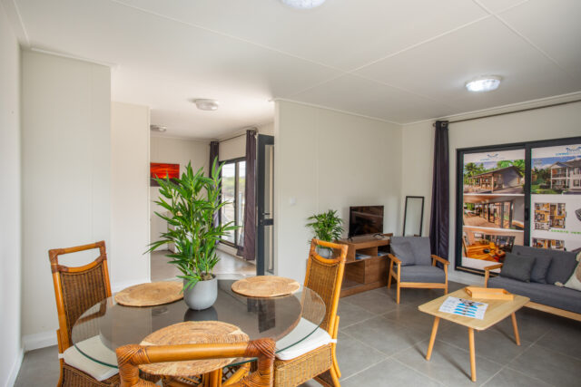 Twee percelen met een Bedrijfswoning:kantoor aan de Weg naar Westpunt te Koop10