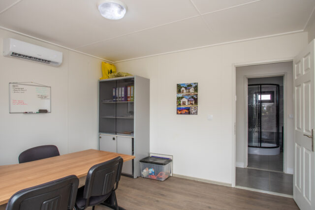 Twee percelen met een Bedrijfswoning:kantoor aan de Weg naar Westpunt te Koop14