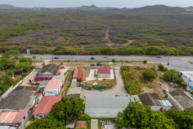 Twee percelen met een Bedrijfswoning:kantoor aan de Weg naar Westpunt te Koop2