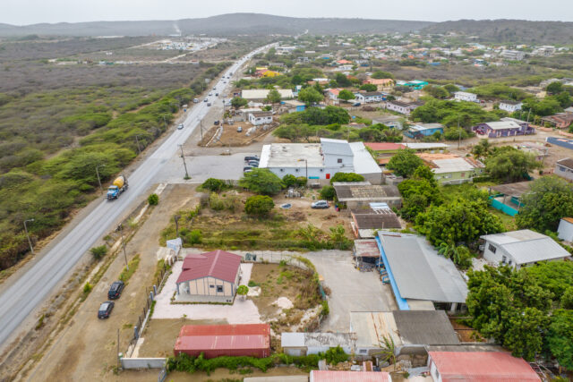 Twee percelen met een Bedrijfswoning:kantoor aan de Weg naar Westpunt te Koop3