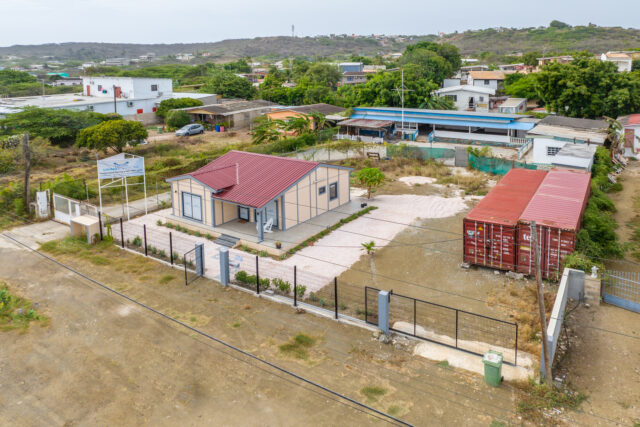 Twee percelen met een Bedrijfswoning:kantoor aan de Weg naar Westpunt te Koop5