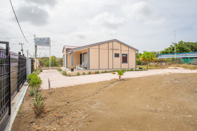 Twee percelen met een Bedrijfswoning:kantoor aan de Weg naar Westpunt te Koop7