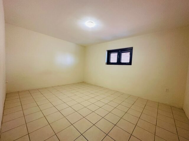 Ruim 1 Slaapkamer Appartement te Jan Thiel huur slaapkamer