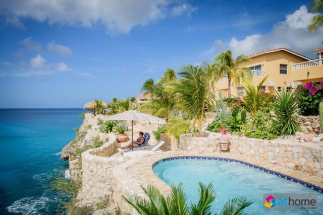 Luxe Villa direct aan Zee op Resort te Lagun te Koop- Zwembad