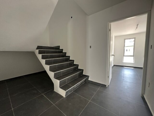 Luxe Villa in Curasol te Koop - Trap (2)