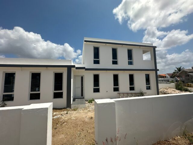 Luxe Villa in Curasol te Koop - Vooraanzicht (2)