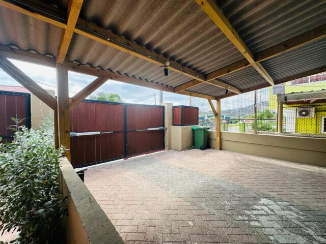 Studio met Tuin in Otrobanda te Huur - Oprit