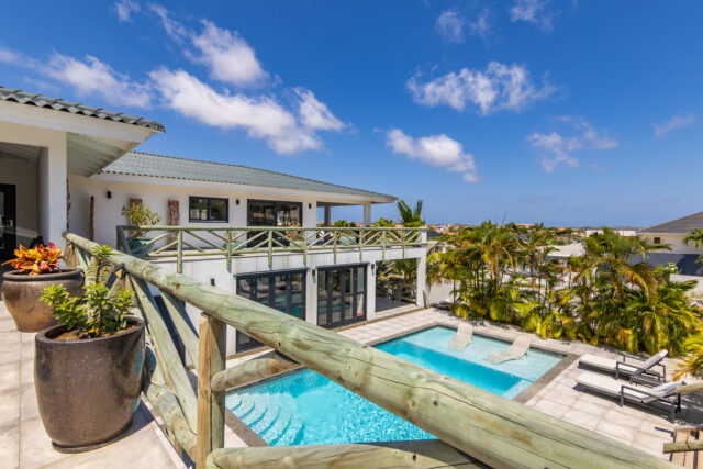 Luxe Villa met Zwembad in Vista Royal te Koop