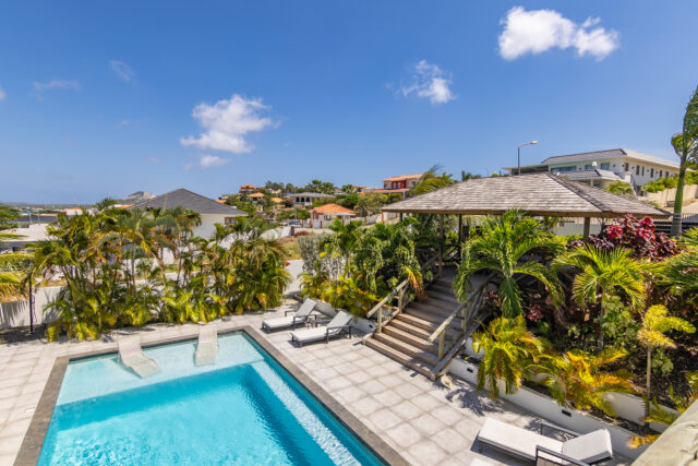 Luxe Villa met Zwembad in Vista Royal te Koop