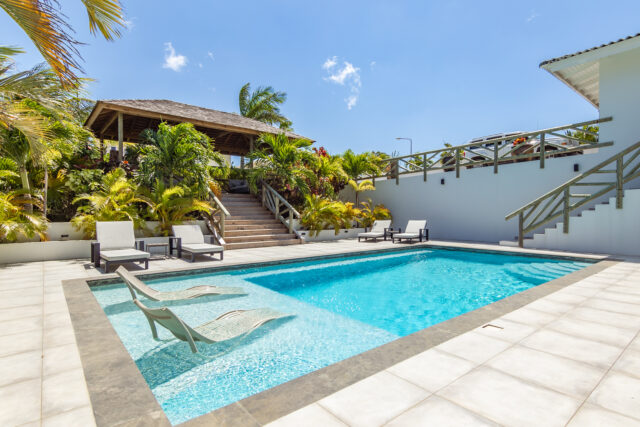 Luxe Villa met Zwembad in Vista Royal te Koop