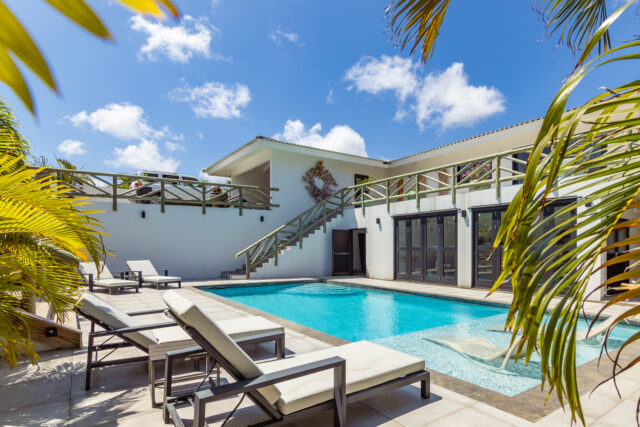 Luxe Villa met Zwembad in Vista Royal te Koop