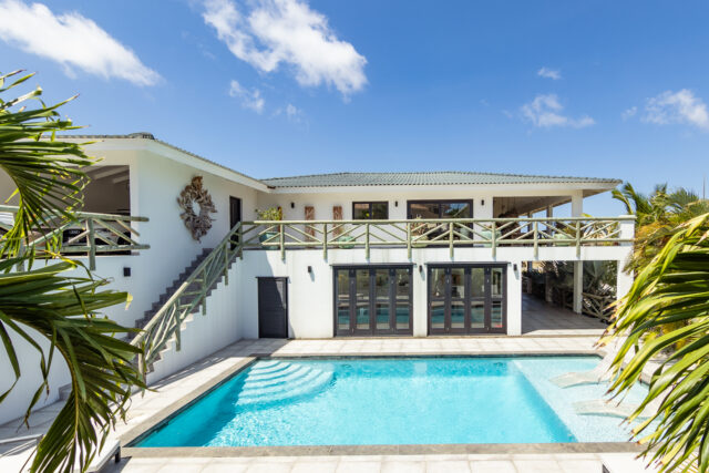 Luxe Villa met Zwembad in Vista Royal te Koop