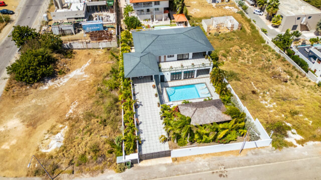 Luxe Villa met Zwembad in Vista Royal te Koop