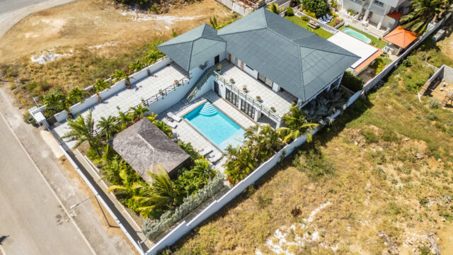 Luxe Villa met Zwembad in Vista Royal te Koop