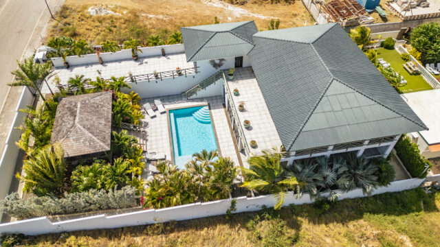 Luxe Villa met Zwembad in Vista Royal te Koop