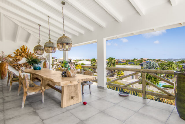 Luxe Villa met Zwembad in Vista Royal te Koop