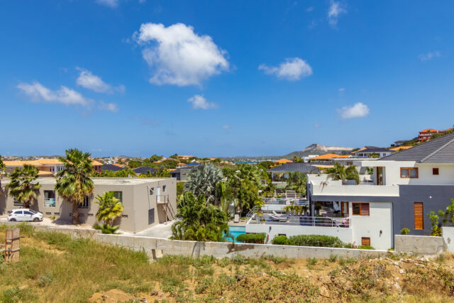 Luxe Villa met Zwembad in Vista Royal te Koop