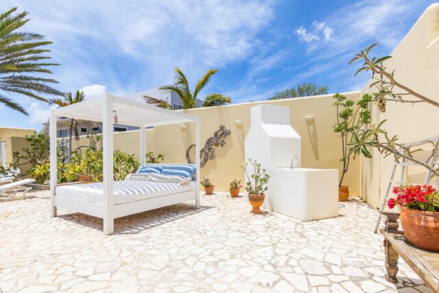 Luxe Ibiza Villa met Appartement en Zwembad te Jan Sofat te Koop2320