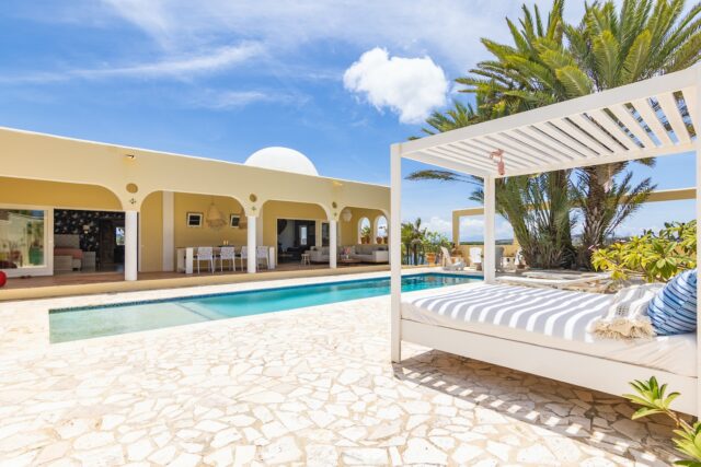 Luxe Ibiza Villa met Appartement en Zwembad te Jan Sofat te Koop2321