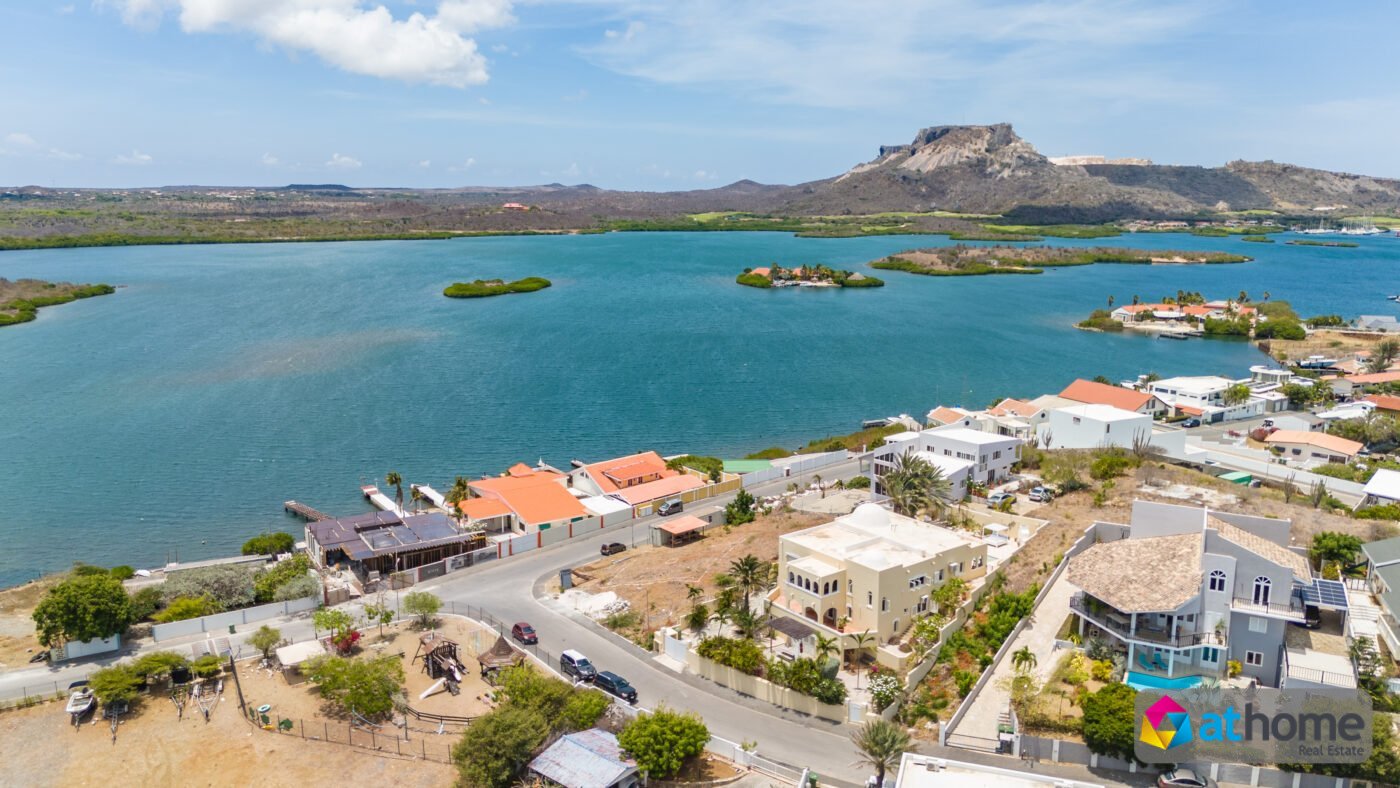 Wonen in Jan Sofat: Luxe en Veiligheid aan het Spaanse Water