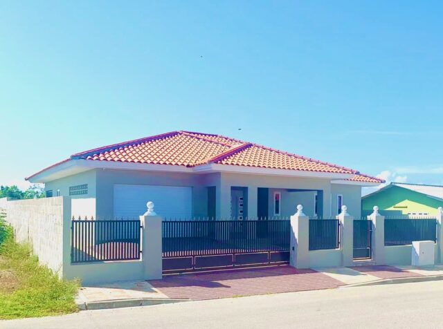 huurwoning-seru-fortuna-ariba-curacao-huren-voorzijde