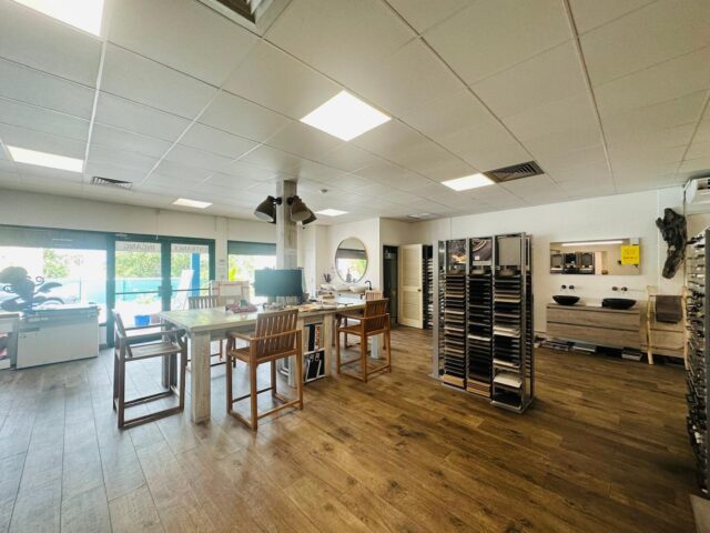 Commerciële unit in Winkelcentrum - Jan Noorduynweg z:n te Groot Piscadera te Koop at 19.33.59