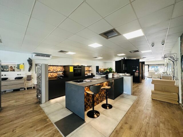 Commerciële unit in Winkelcentrum - Jan Noorduynweg z:n te Groot Piscadera te Koop at 19.34.01