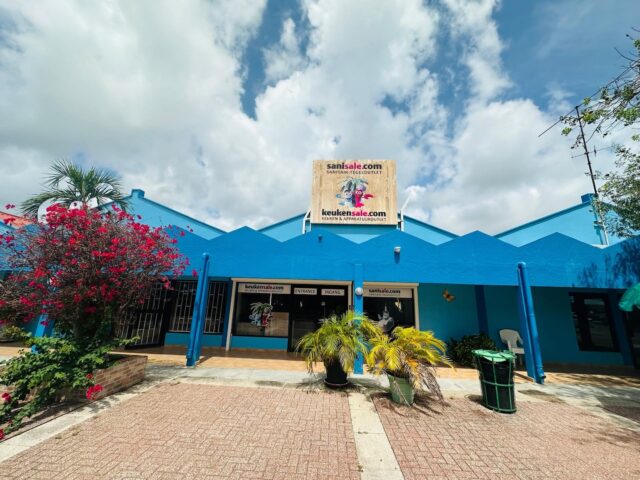 Commerciële unit in Winkelcentrum - Jan Noorduynweg z:n te Groot Piscadera te Koop at 19.34.02 (2)